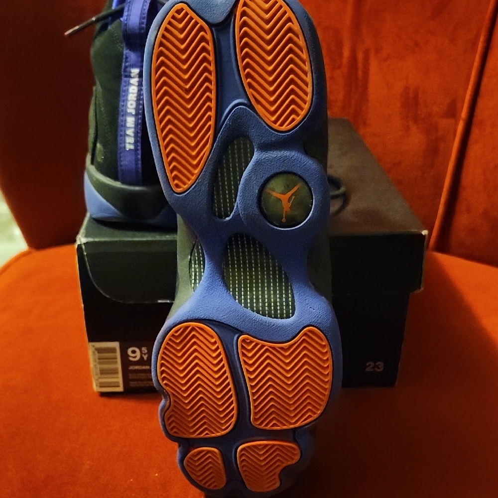 Black and Blue High-Top Athletic Shoes with Contoured Design - Picture 6 of 14
